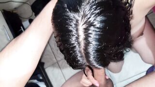 Espio a la mamá de mi mejor amigo y me invita a follar duro buen sexo anal