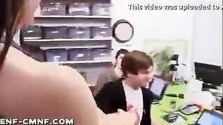 Chica Está Desnuda En El Trabajo