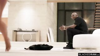 A hottie met a guy at a party and invited him to fuck her ????