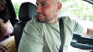 A Public Vibing in HD - Advoree