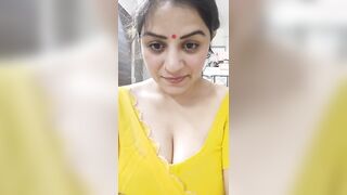 Instagram Influencer Vandana Pathak Live Showing Pink Bra Strap