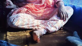 College Ki Ladki Ne Ek Ladke Se Chudai Chalti Bus Me