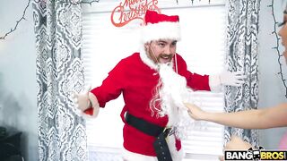 BANGBROS - Christmas Is Early For Kylie Quinn As She Gets Fucked By Her Boyfriend In A Santa Costume