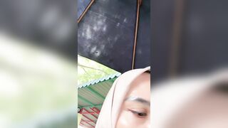 Bunda Cantik Penjaga Warung Kolam Renang